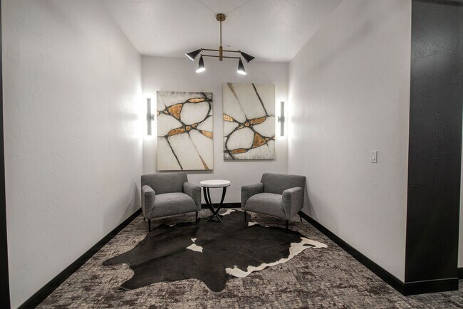 Building Photo - Modern Midtown Living | 2 Bed, 2 Bath Near...