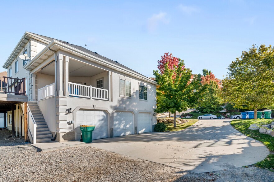 Exterior--South Side - 1807 Skyline Dr