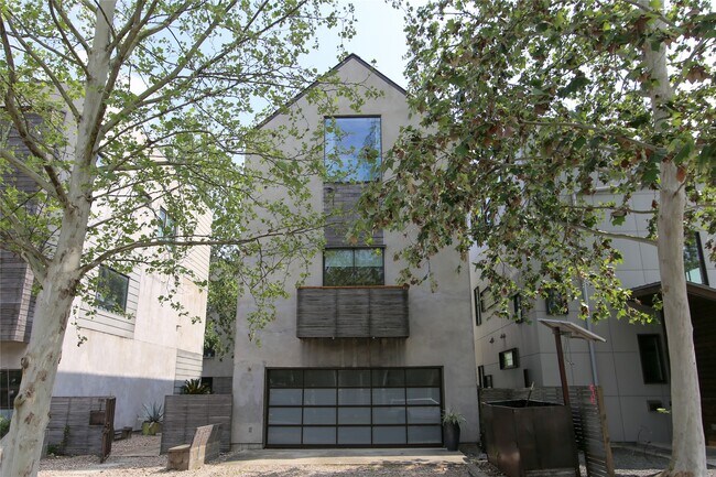 Building Photo - 730 Tulane St