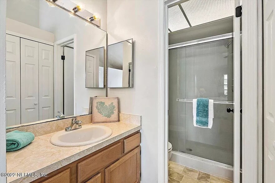 Master bathroom - 11290 Lake Mandarin Cir E