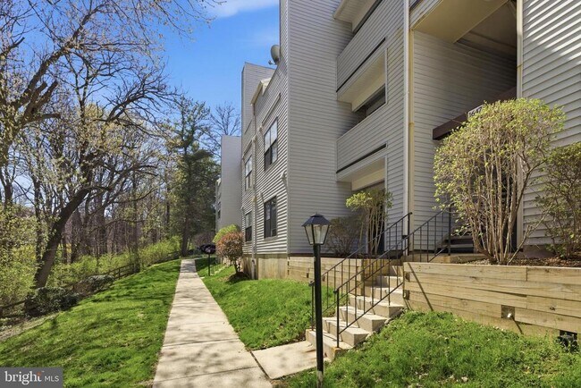 Building Photo - 1647 Carriage House Terrace