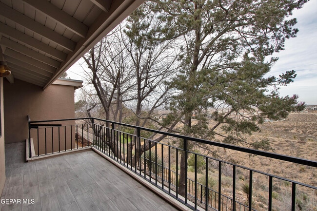 Building Photo - 5711 Mira Grande Dr