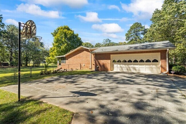 Building Photo - 3929 Lenora Church Rd