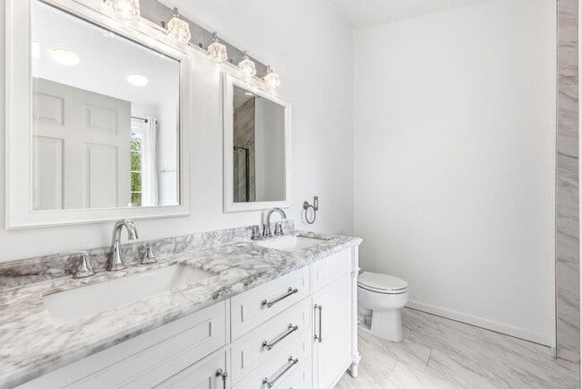 Building Photo - 210 Eisenhower Ct