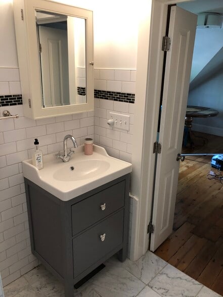 Building Photo - 105 Chestnut St