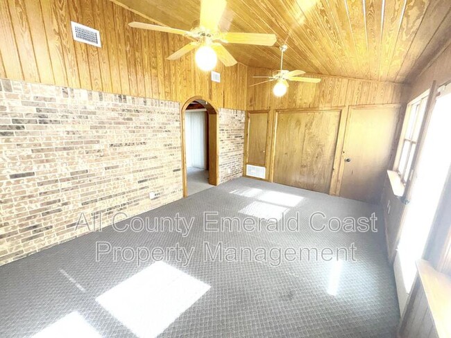 Building Photo - 504 Kelly St