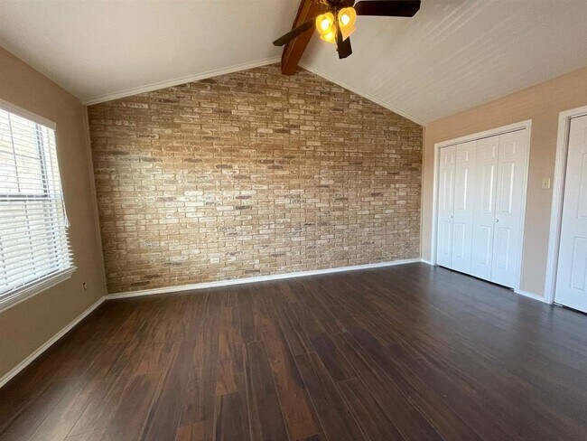 Building Photo - 2600 E San Jose St