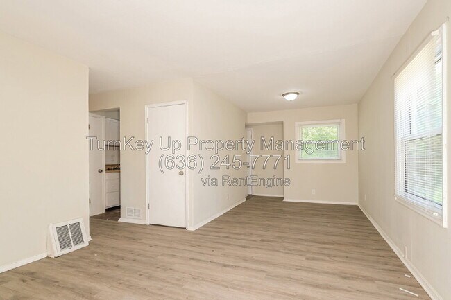 Building Photo - 10300 Ross Cir