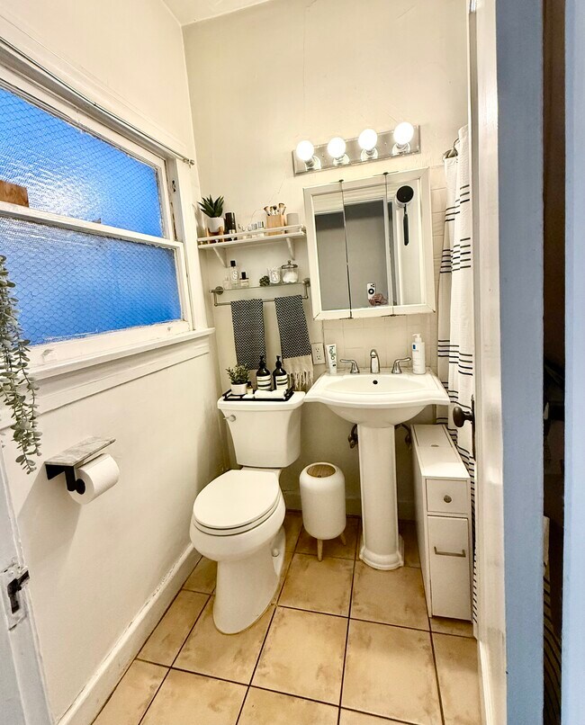 Building Photo - 1611 Talmadge St