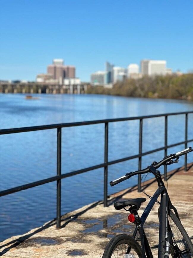 Building Photo - Gorgeous, Home in Rocketts Landing: Available NOW!