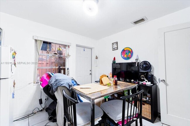 Building Photo - 317 W 36th St