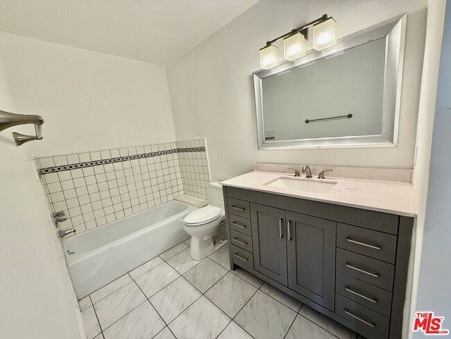 Building Photo - 5600 Kensington Wy