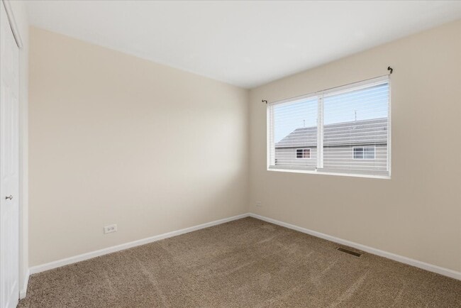 Building Photo - 28909 Pondview Dr