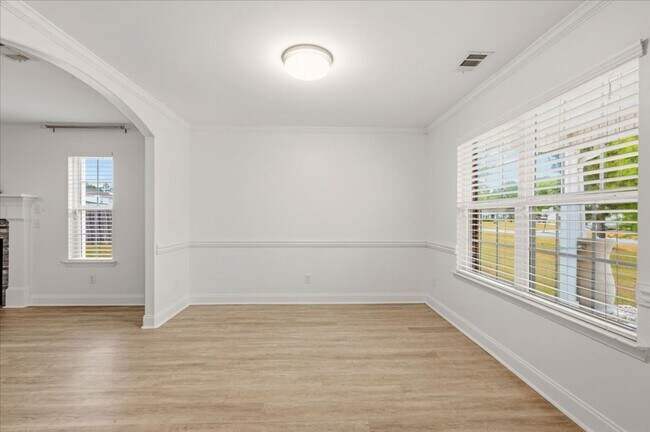 Building Photo - Spacious 5-Bedroom Home with Screened Patio & Private Fenced Yard in Guyton