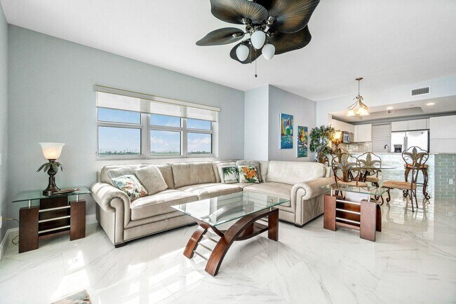 Building Photo - 2640 Lake Shore Dr