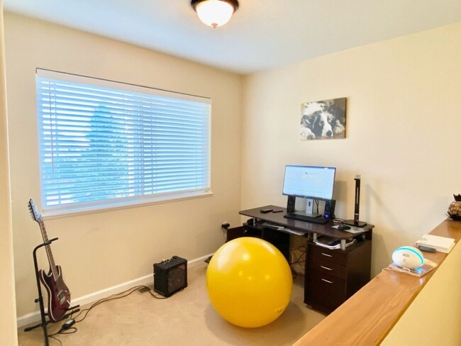 Building Photo - 2 Bedroom, 2.5 Bath Townhome with 2 Car Attached Garage in Fort Collins, Colorado