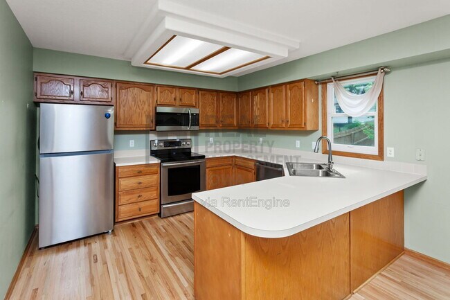 Building Photo - 8912 Highland Oaks Dr
