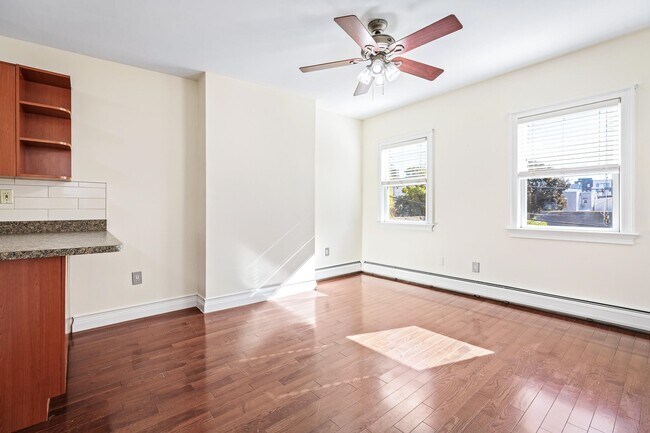 Building Photo - 11 Jones Pl