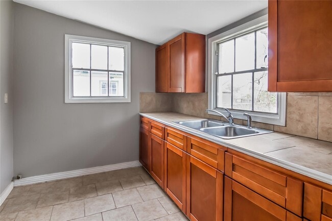 Building Photo - 7214 W Knoll St