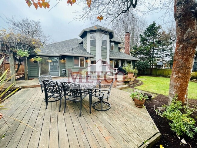 Building Photo - Beautiful 4 bedroom, 3 Bath House in Desirable Gilham Neighborhood!