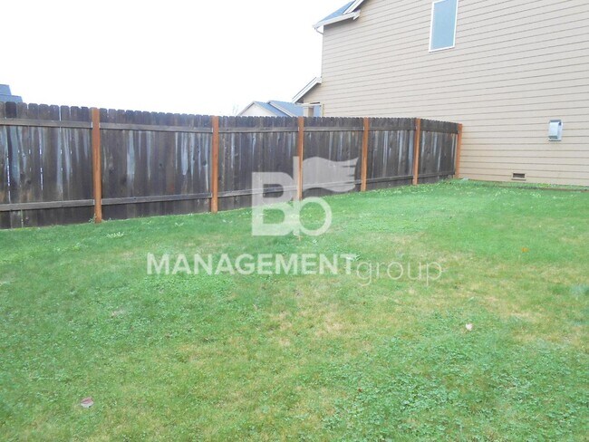 Building Photo - Beautiful Beaverton Home with Spacious Yard and Solar Panels that Save You Money!