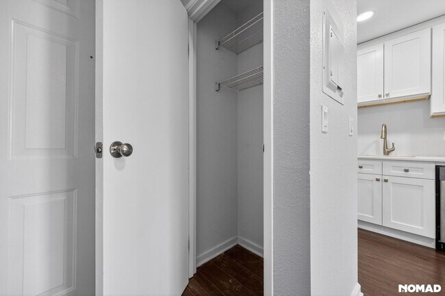 Building Photo - 1 Bedroom Condo in Hackensack
