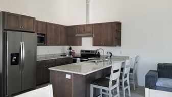 Building Photo - 1315 5th St