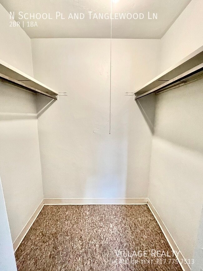 Building Photo - 305 N School Pl