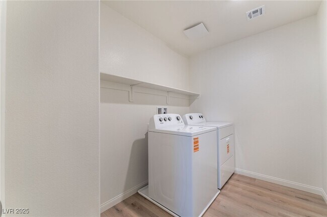 Building Photo - 1027 Gentle Swan
