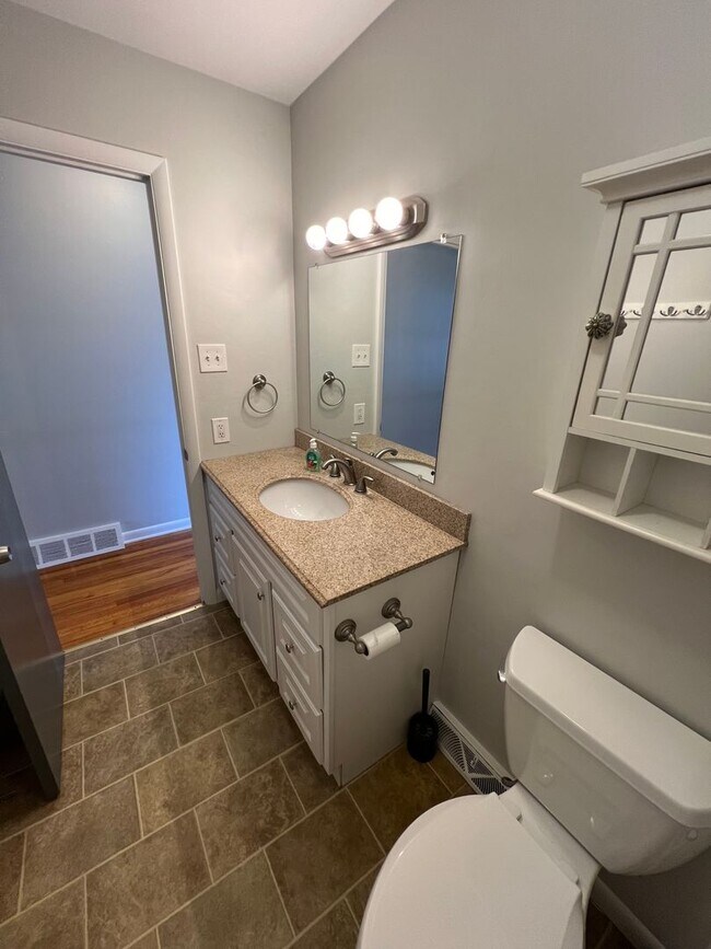 Building Photo - Beautiful 3 BD, 1 BA Lititz Home!