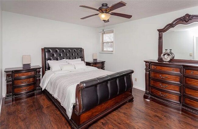 Building Photo - LOWER BEAVER!! 4 Bed, 2 Bath Home in Des Moines