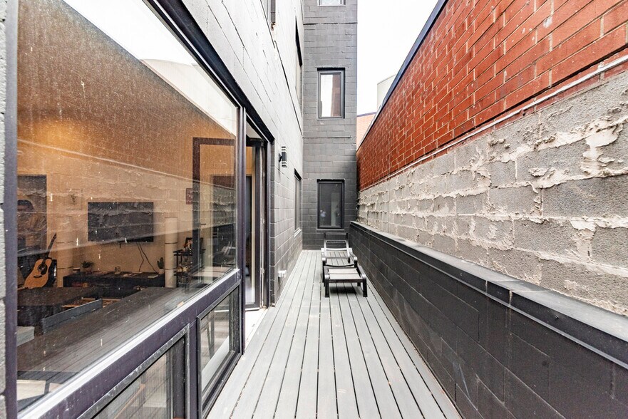 Building Photo - 2317 N Clark St