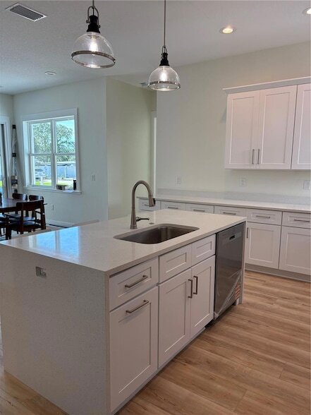 Building Photo - 14733 Sunset Dr