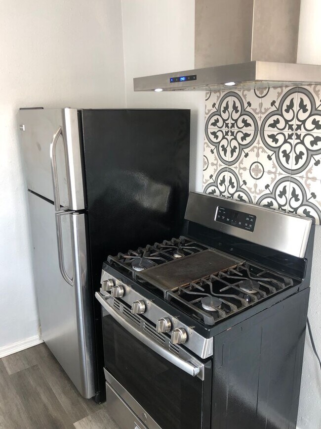 Building Photo - 5890 Gardenia Ave