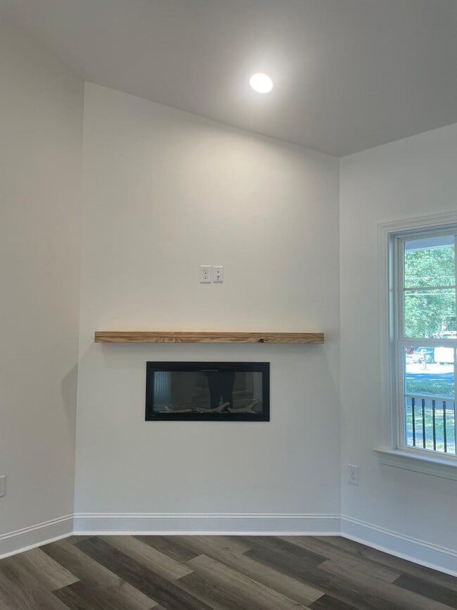 Building Photo - 205 Martingale Dr