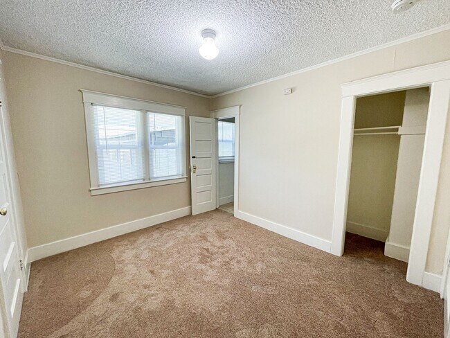 Building Photo - 383 N Wilson Ave