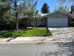 Building Photo - Spacious 5 Bedroom, 3 Bath Home Available ...