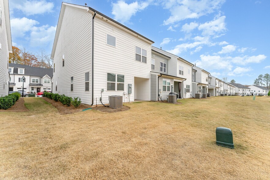 Building Photo - 9529 Munsing Dr