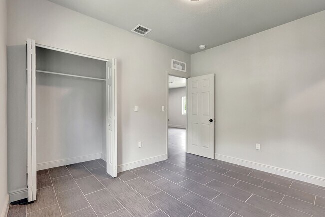 Master bedroom - 707 NW 2nd Terrace