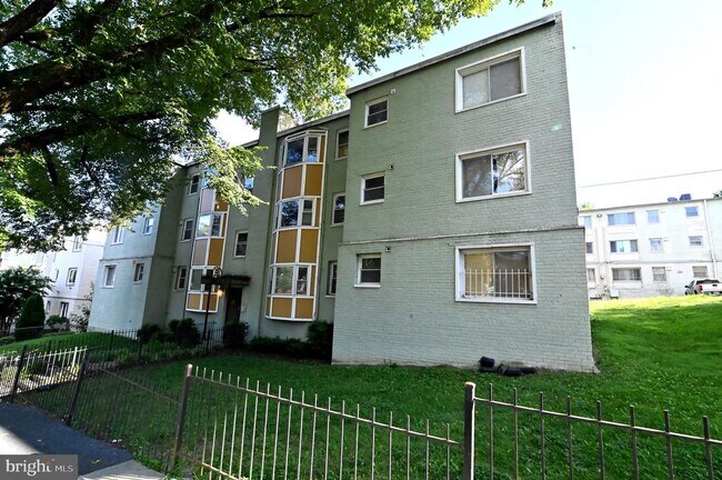 Building Photo - 2841 Gainesville St SE