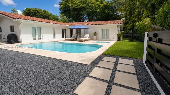 Building Photo - 614 San Juan Dr