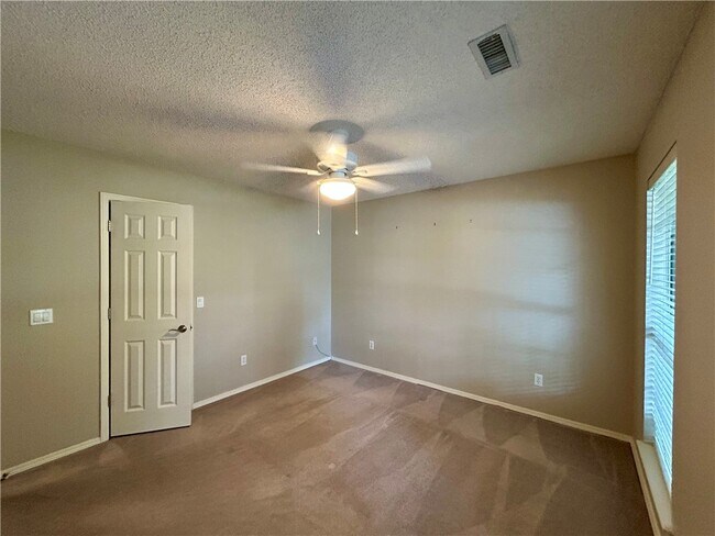 Building Photo - 1826 N Glenbrook Pl