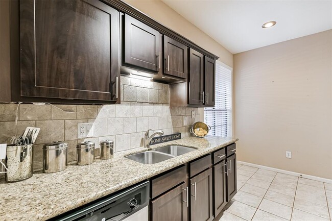 Building Photo - 2255 Braeswood Park Dr