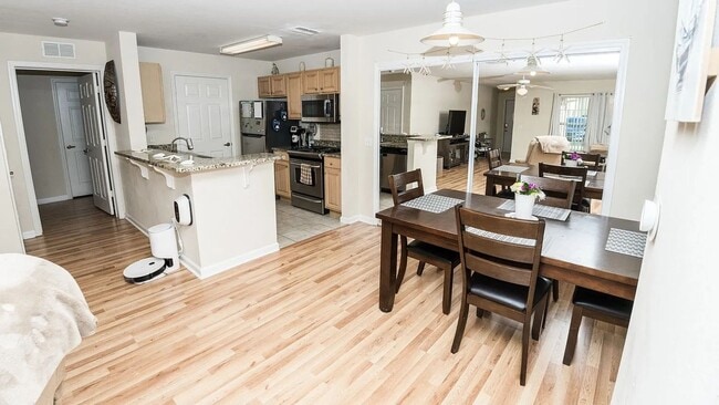 Building Photo - Charming 4BR Townhome in Panama City Beach