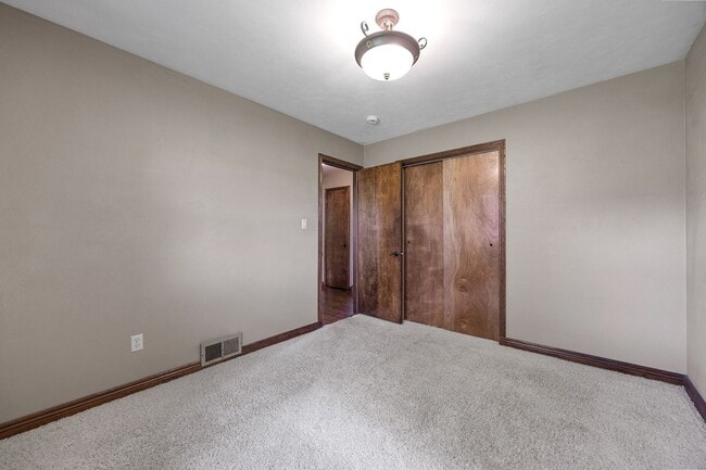 Building Photo - Single Family Home On Convenient, Quiet St...