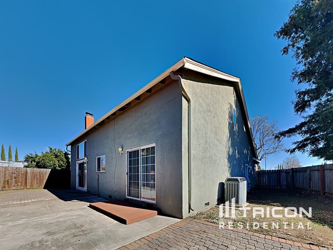 Building Photo - 2239 Fremont Ct