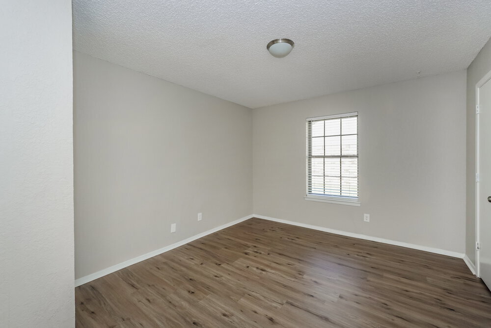 Building Photo - 5732 Bermuda Dr