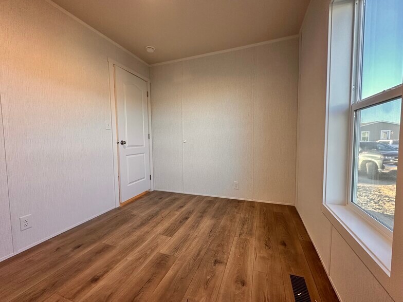 Building Photo - 11 Lapin St