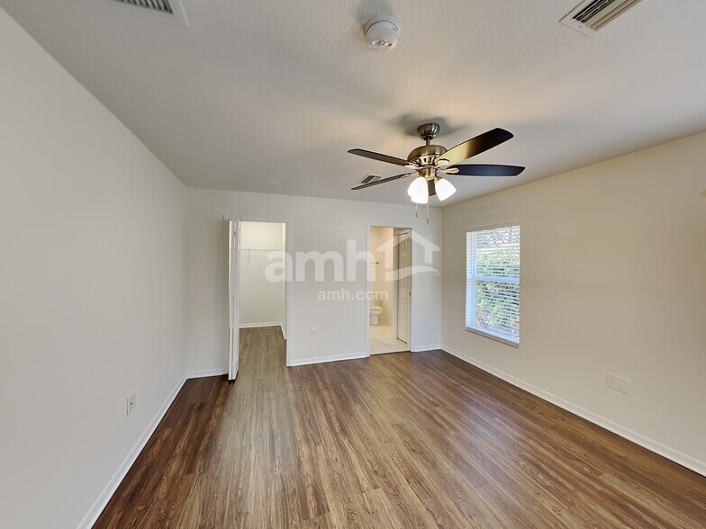 Building Photo - 9605 27th Ave E