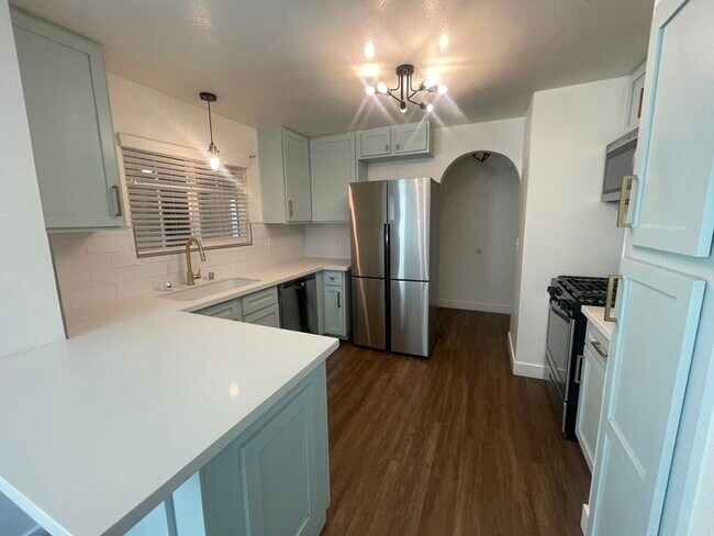 Building Photo - To schedule a viewing, call Wally Fellman ...